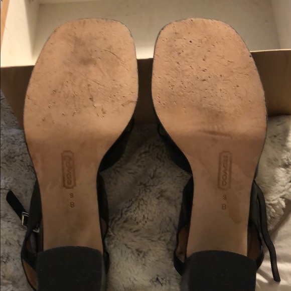 Beautiful Coach sandals - Picture 2 of 6